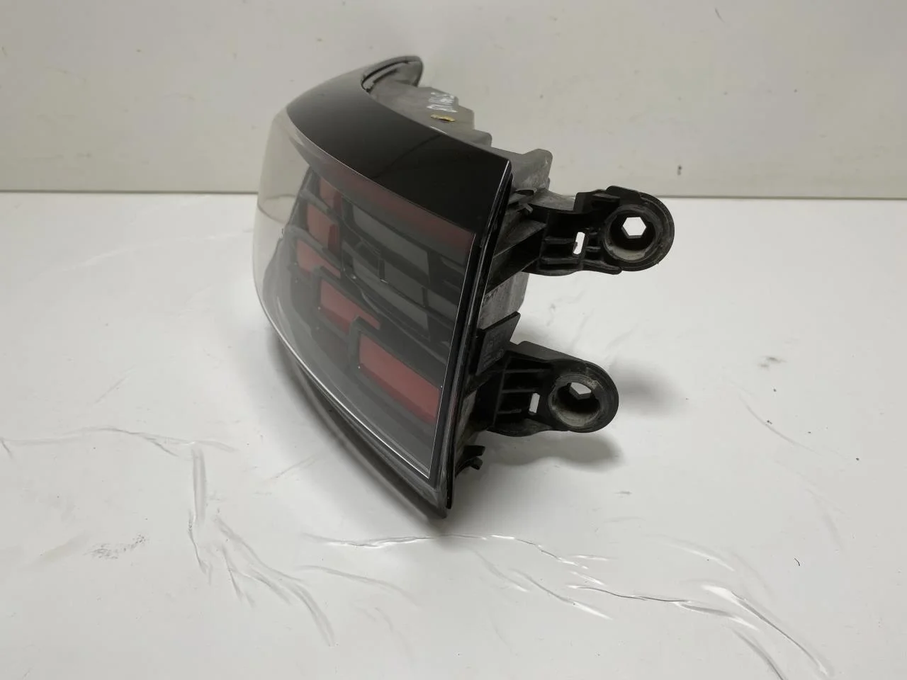 Volkswagen ID.4 2021- Left tail light view 2