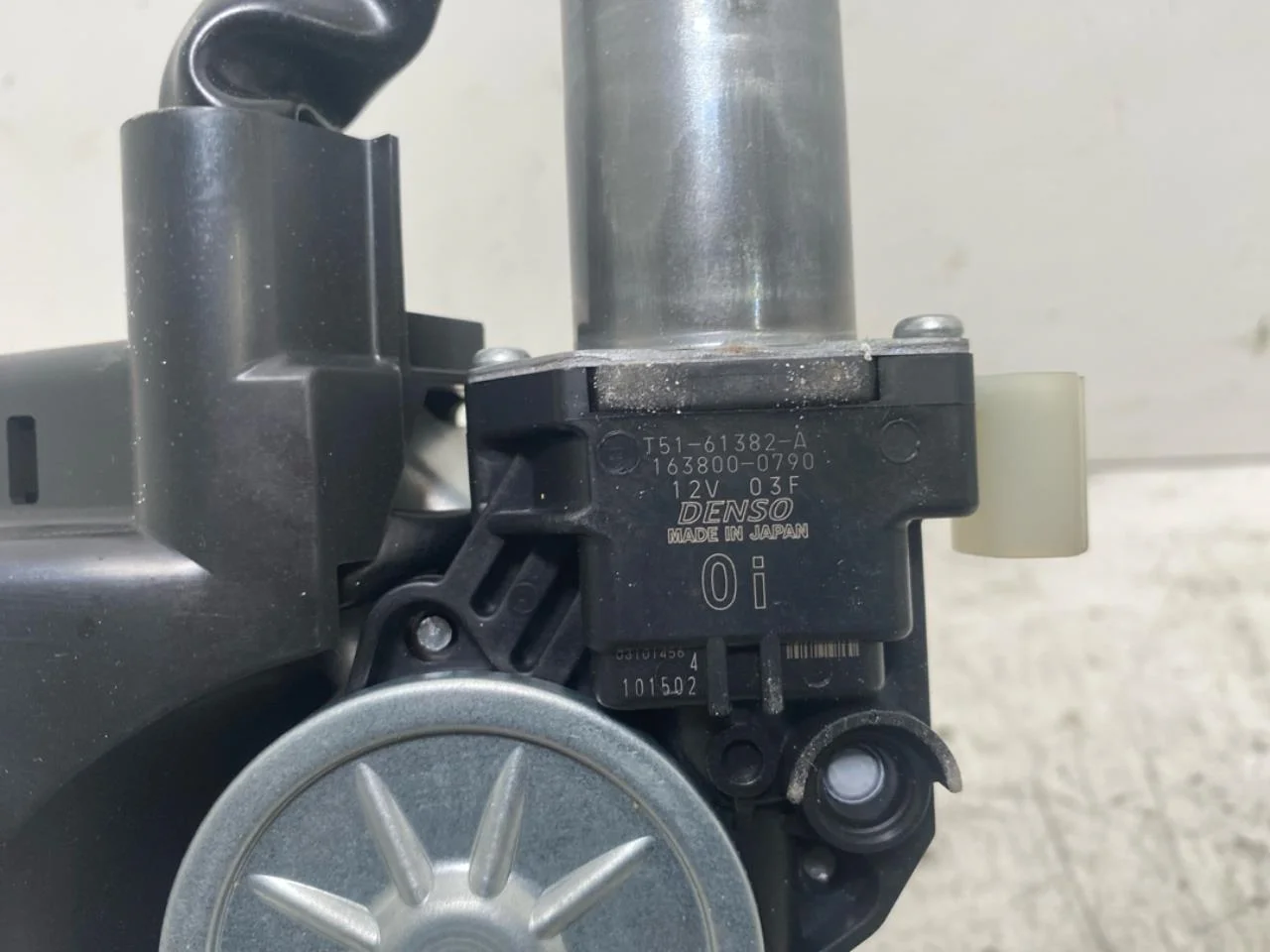 Subaru SOLTERRA 2022- Tailgate lock view 3