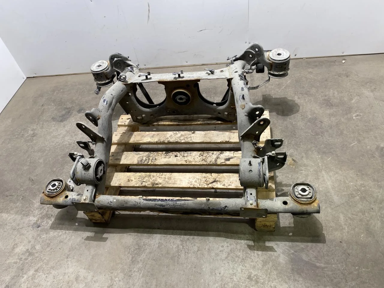 Volkswagen ID.4 2021- Traversă punte spate / cadru auxiliar