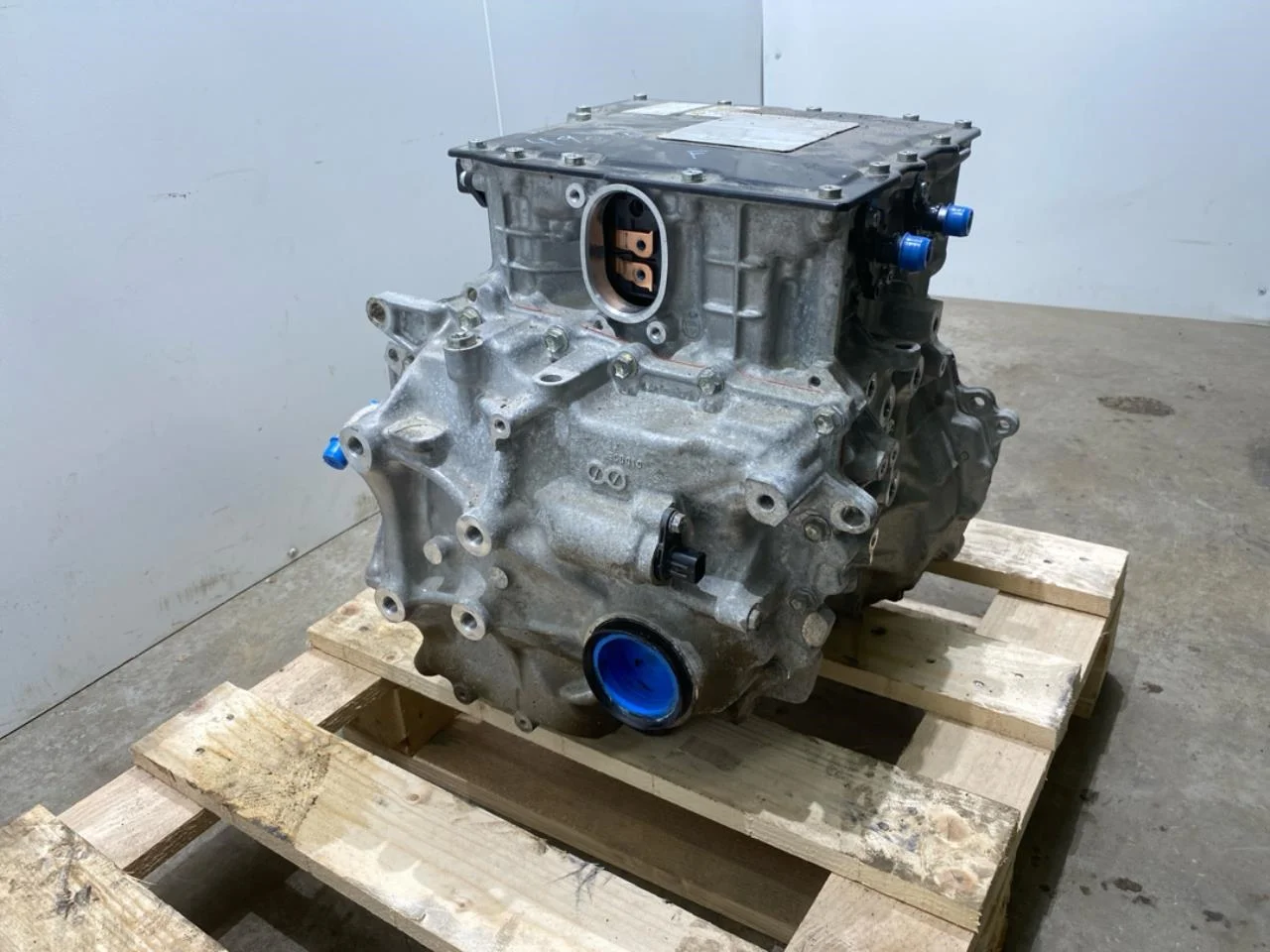 Subaru SOLTERRA 2022- Front electric motor view 2