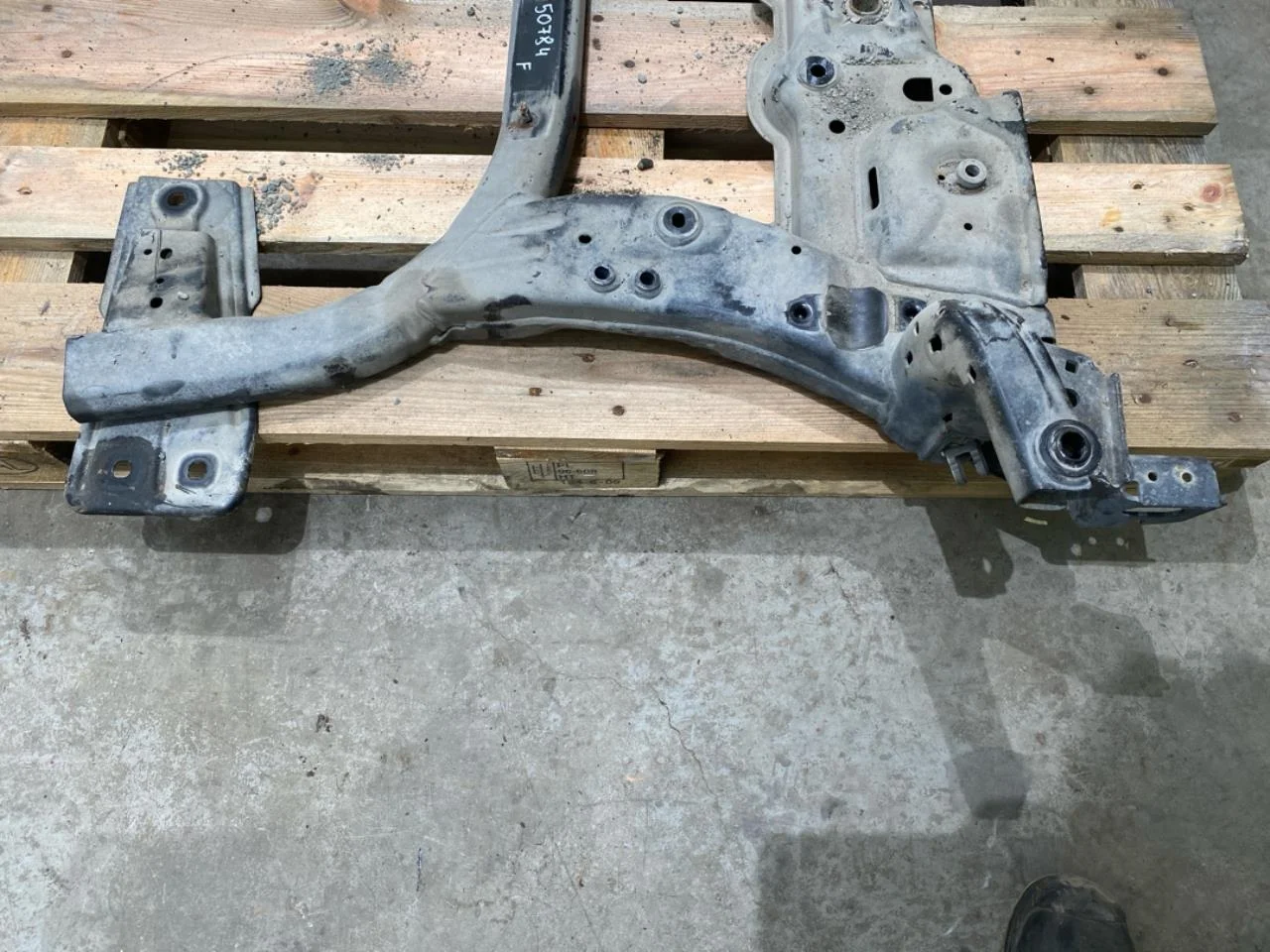 Mercedes B 180-200 W246/W242 2012-19 Első futómű merevítő (gerenda) nézet 2
