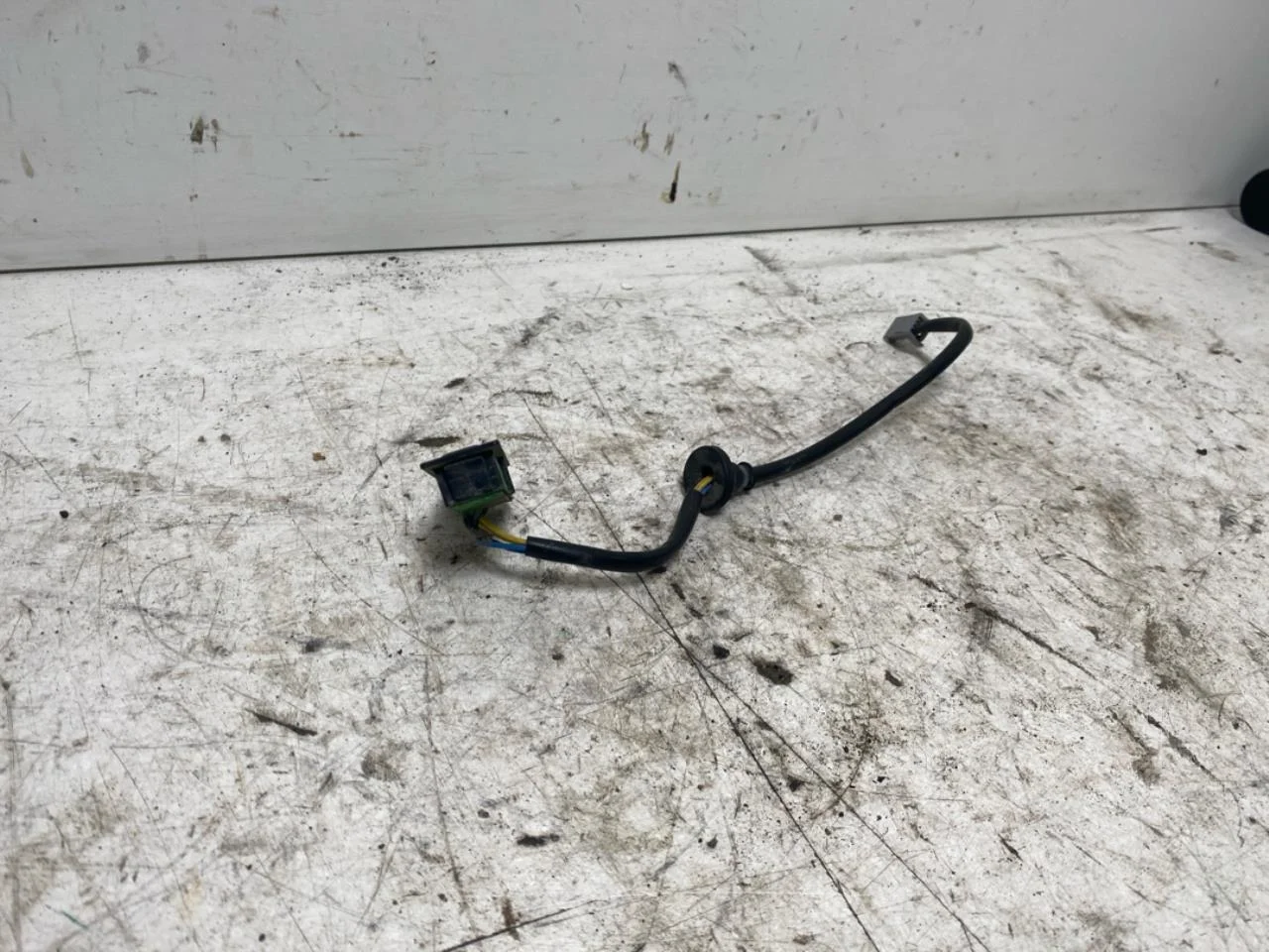 Nissan LEAF 2017-24 Tailgate switch view 2
