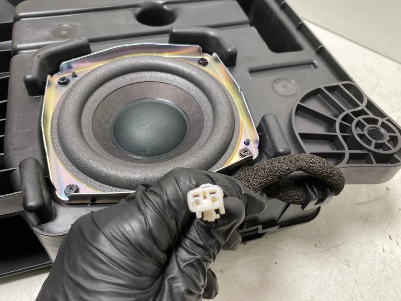 Hyundai IONIQ 5 NE 2022- Speaker view 3