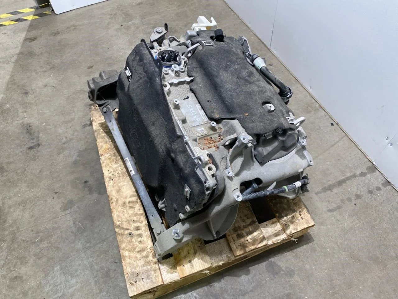 BMW IX 2022- Front electric motor view 2