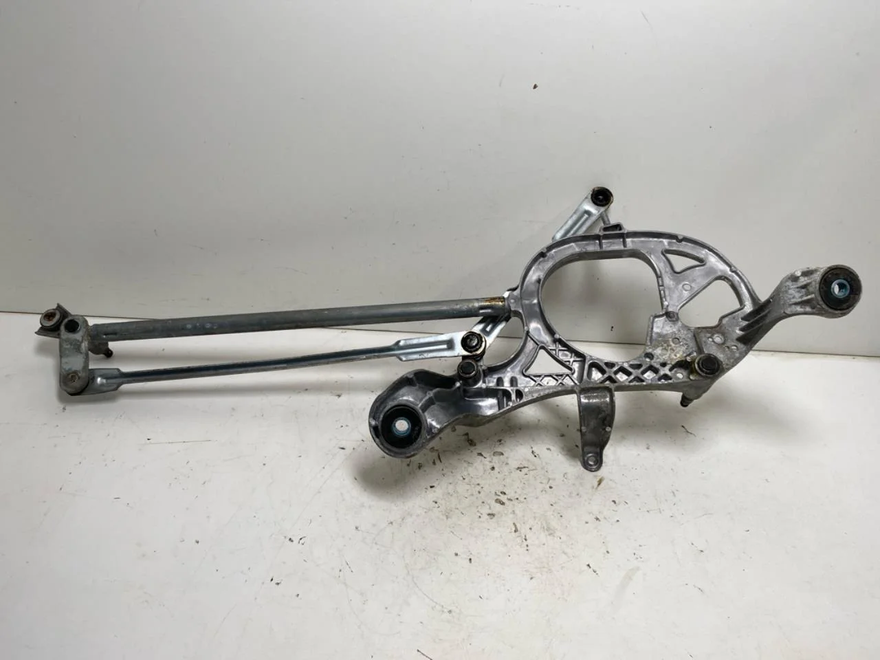 Tesla MODEL X 2016- Windshield wiper linkage view 2