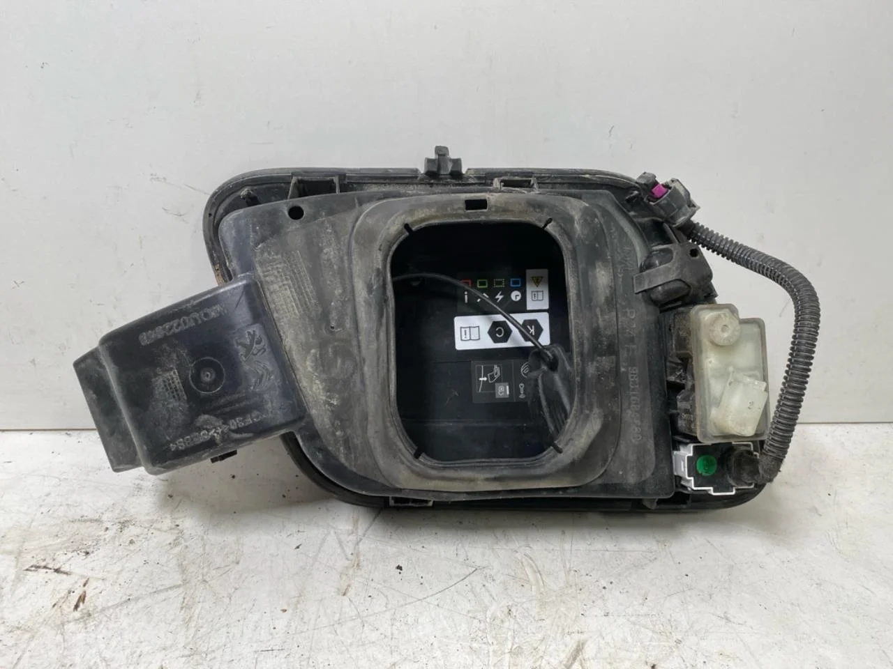 Peugeot 2008/E-2008 2020-> Capac port încărcare, electric / hibrid vedere 2