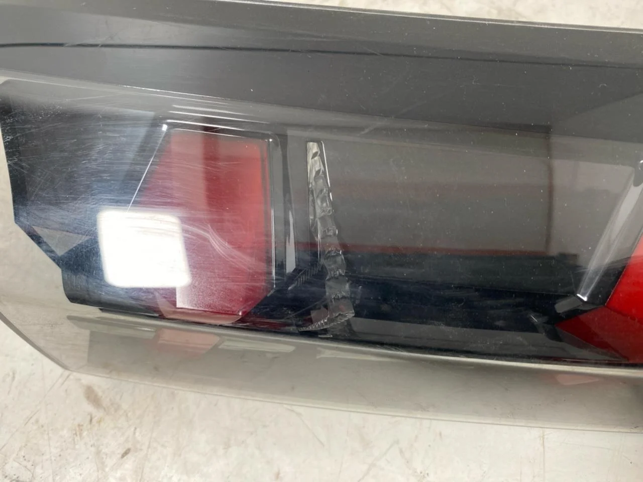 Peugeot 2008/E-2008 2020-> Lampă spate, stânga, pe hayon (interioară) vedere 2