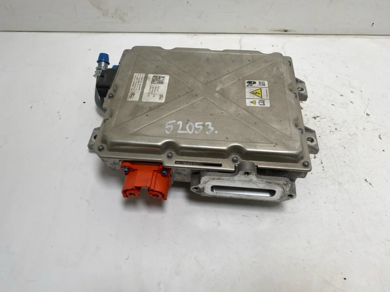 Ford MUSTANG MACH-E 2021- Invertor, 12-220V