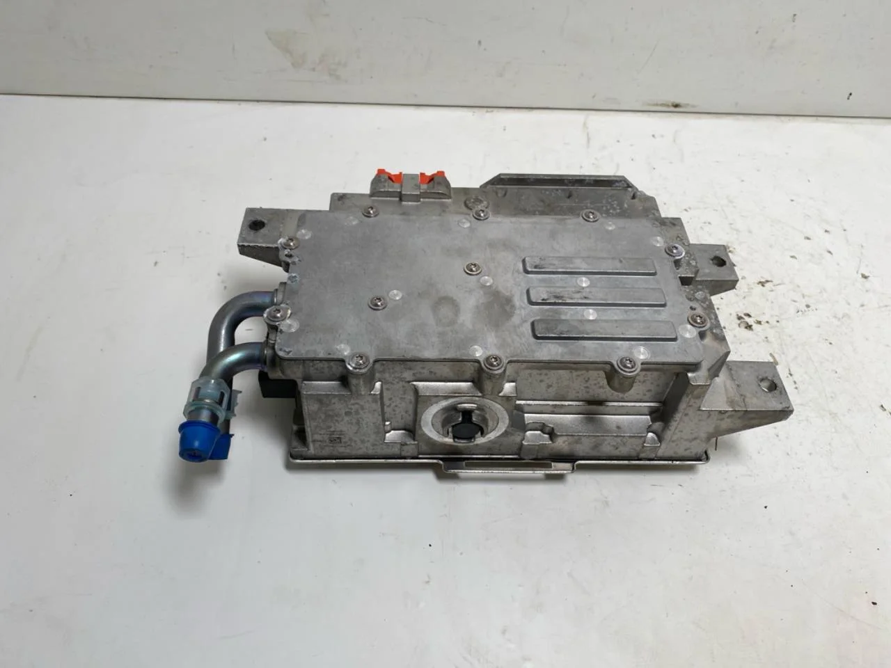 Ford MUSTANG MACH-E 2021- Invertor, 12-220V vedere 2
