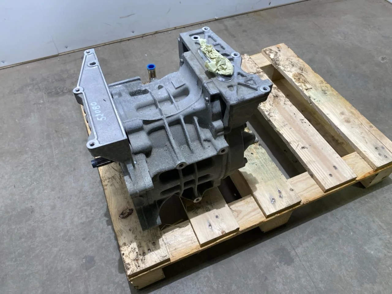 Nissan LEAF 2017-24 Front electric motor view 2