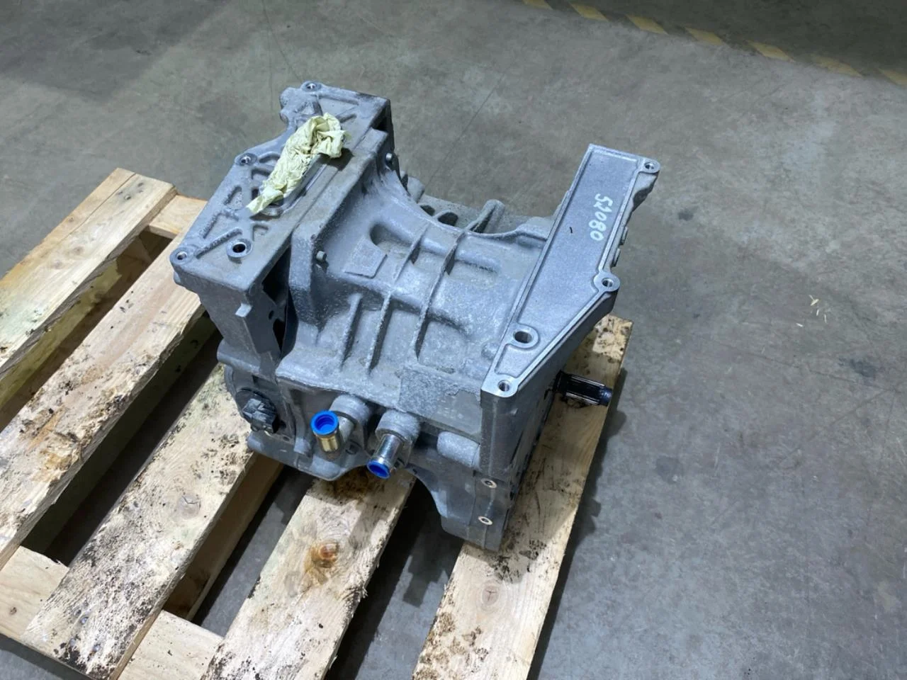 Nissan LEAF 2017-24 Front electric motor view 3