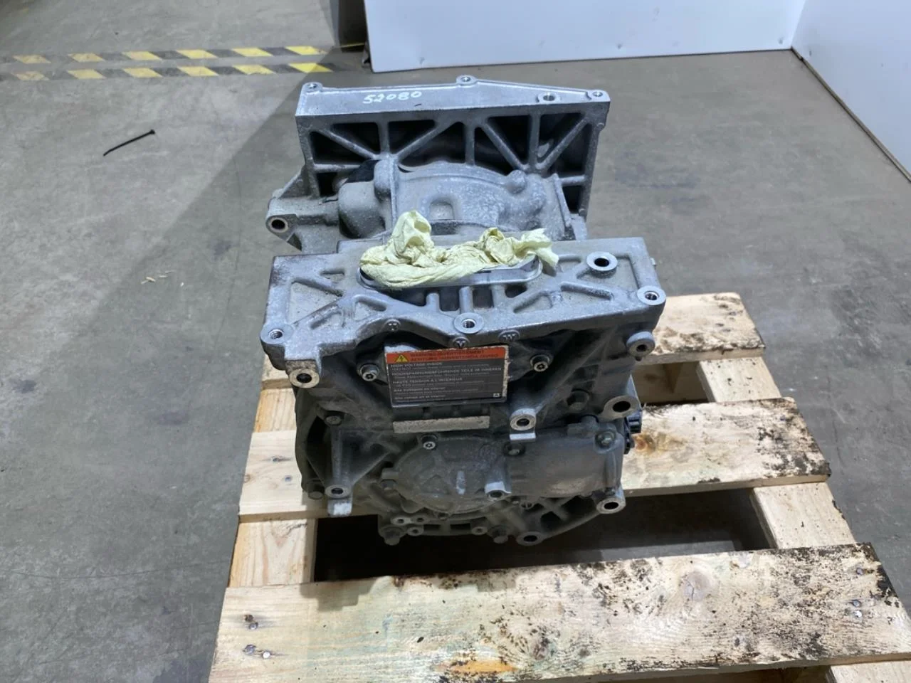 Nissan LEAF 2017-24 Front electric motor view 4