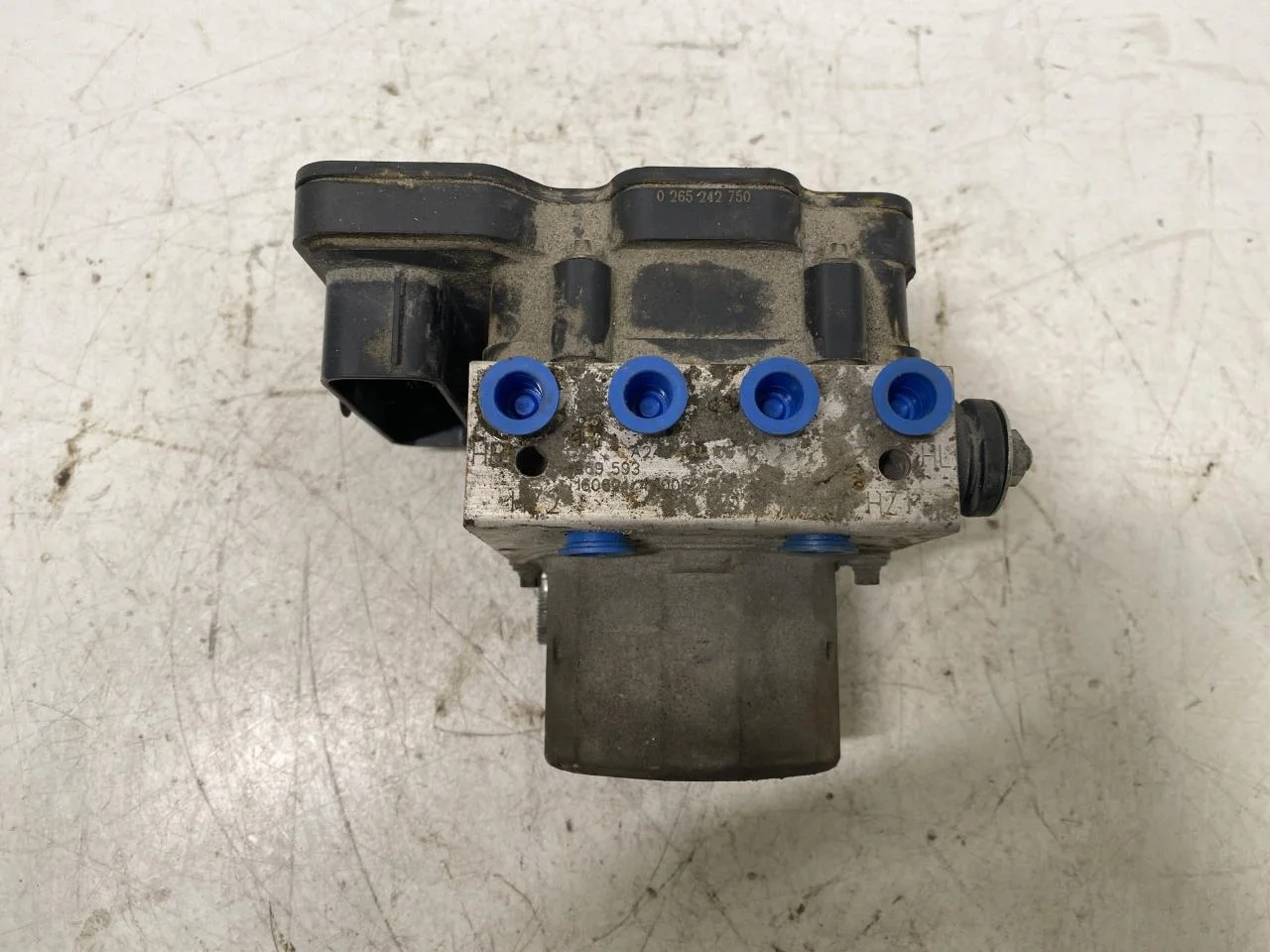 Mercedes B 180-200 W246/W242 2012-19 ABS hydraulic unit view 2