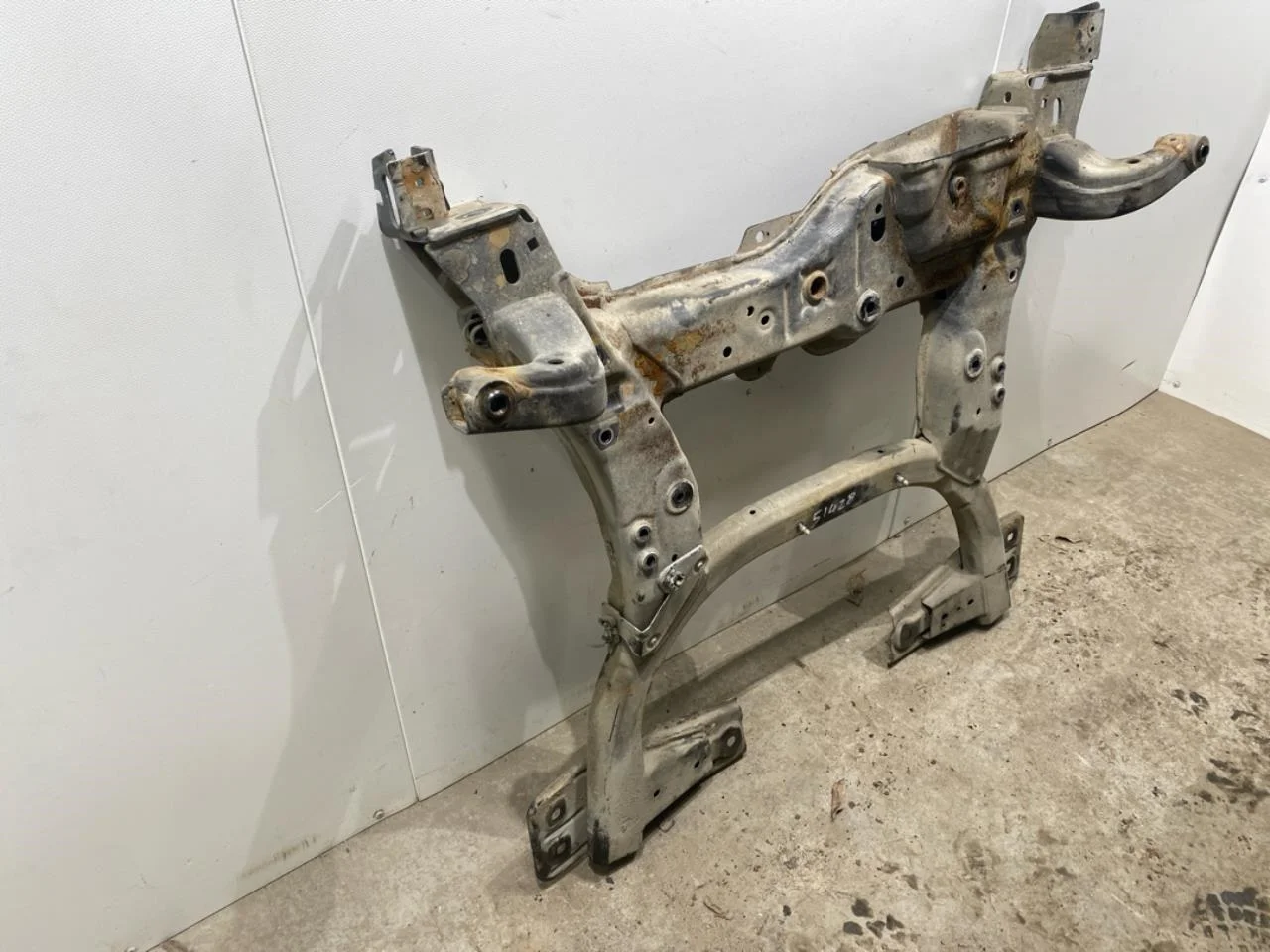 Mercedes B 180-200 W246/W242 2012-19 Első futómű merevítő (gerenda) nézet 2