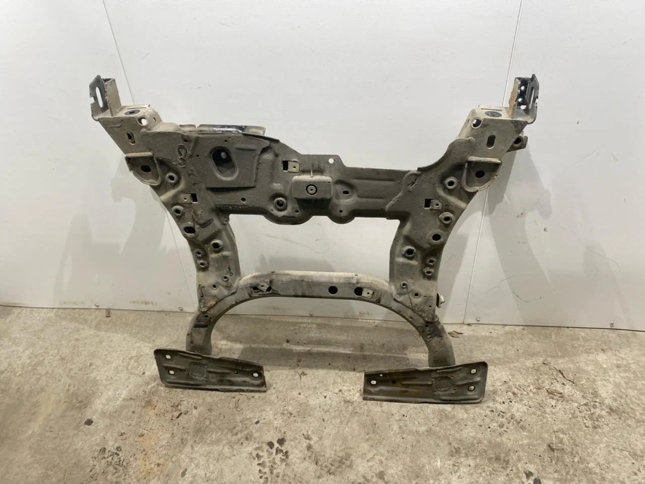 Mercedes B 180-200 W246/W242 2012-19 Első futómű merevítő (gerenda) nézet 3