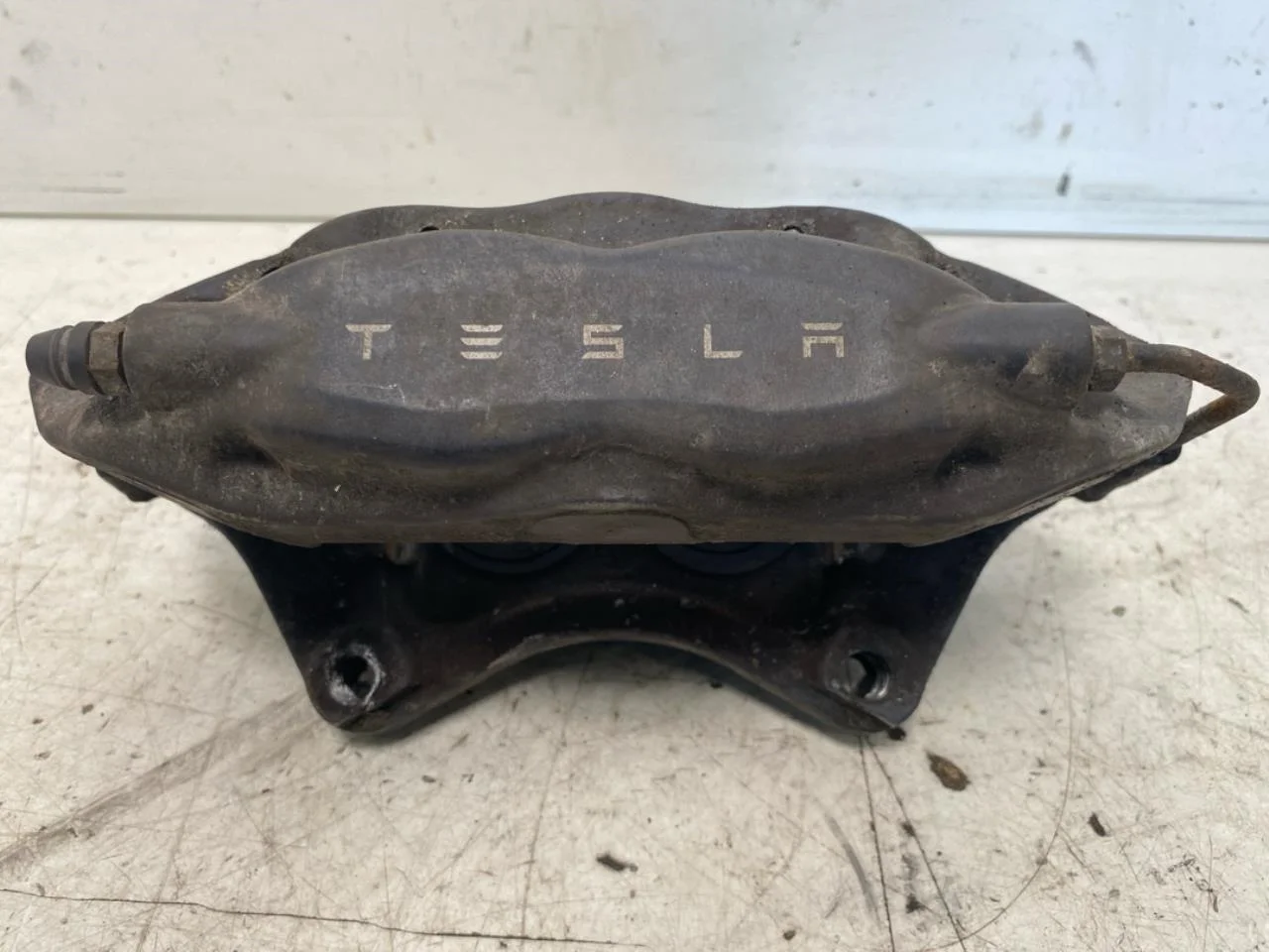 Tesla MODEL S 2013- Féknyereg, hátsó, bal
