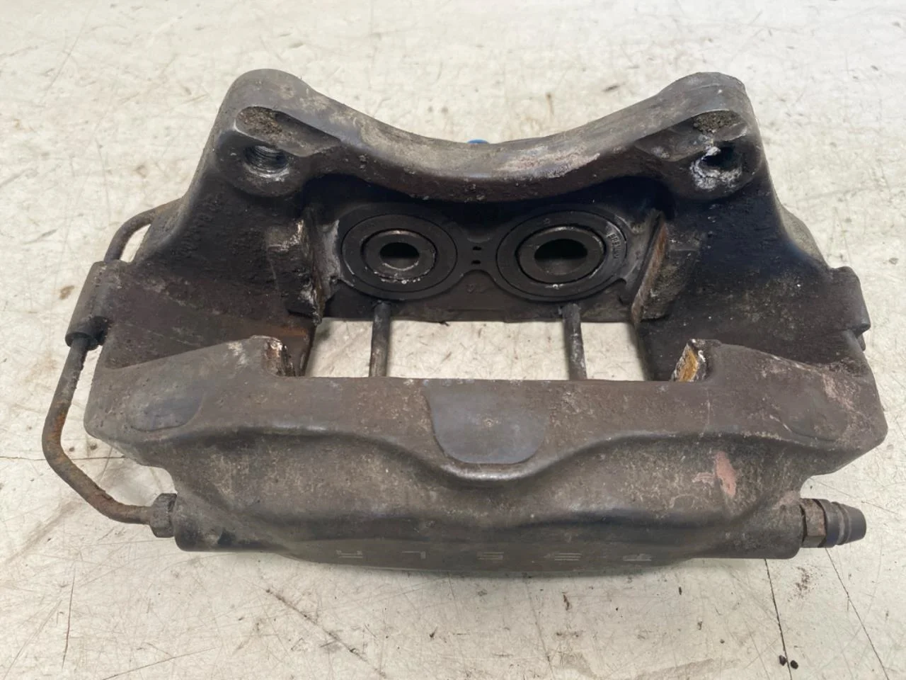 Tesla MODEL S 2013- Rear left brake caliper view 3