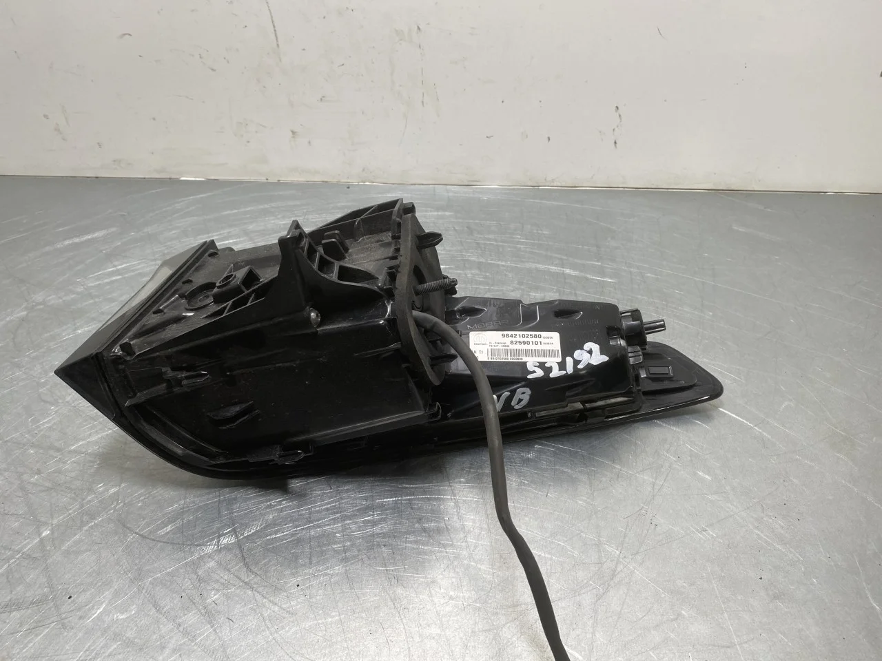 Peugeot 3008/E-3008 2024- Left tail light view 3