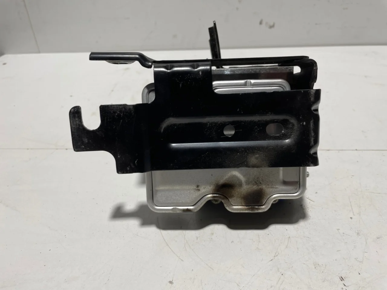 Peugeot 3008/E-3008 2024- ABS hydraulic unit view 4