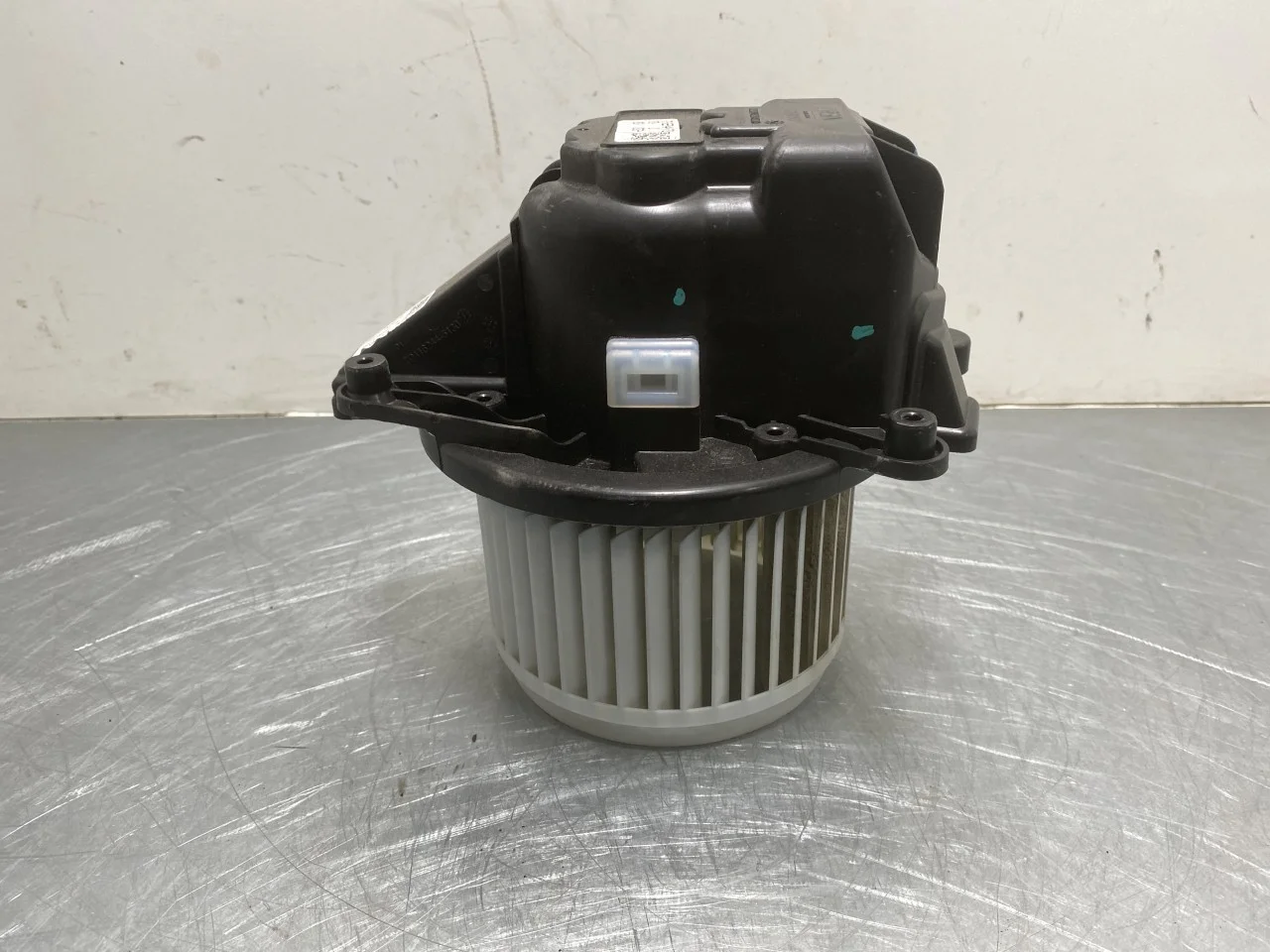 Peugeot 3008/E-3008 2024- Fűtésventilátor motor nézet 2