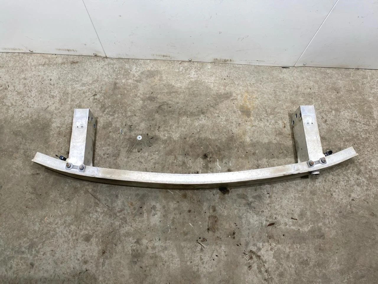 Mercedes B 180-200 W246/W242 2012-19 Bumper reinforcement beam, front view 2
