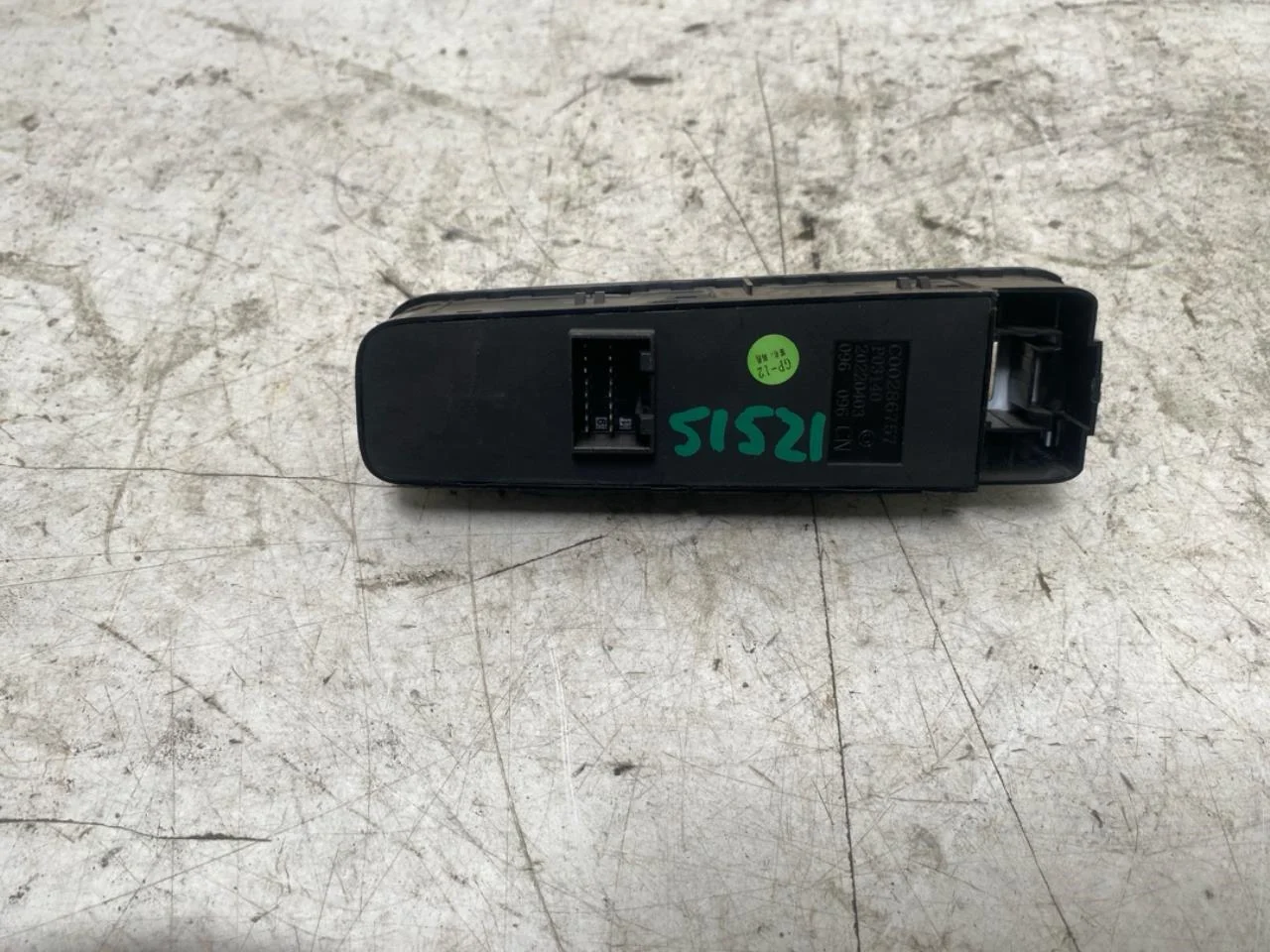 Maxus E-DELIVER9 2022- Mirror adjustment switch view 2