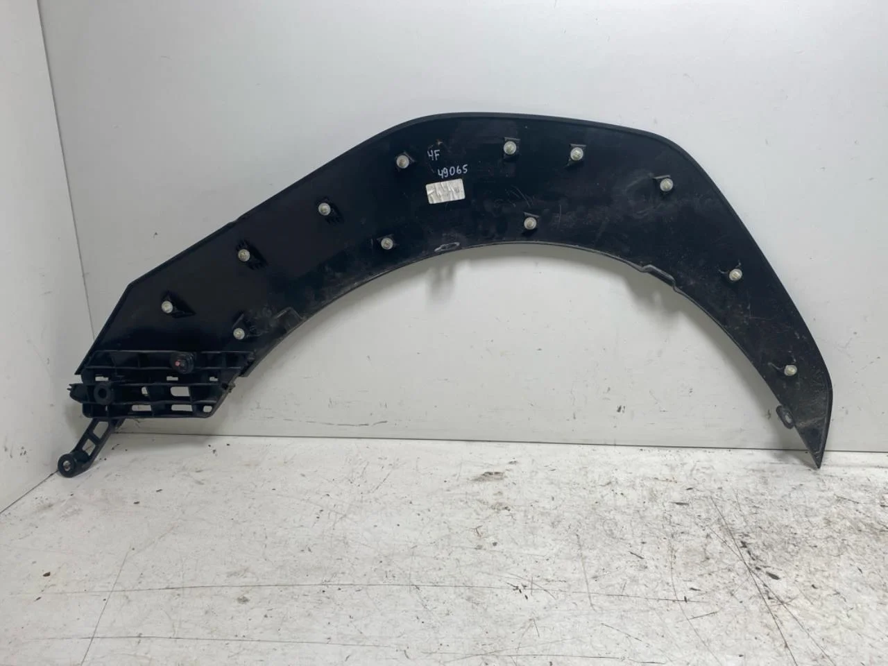 Subaru SOLTERRA 2022- Wheel arch trim view 2