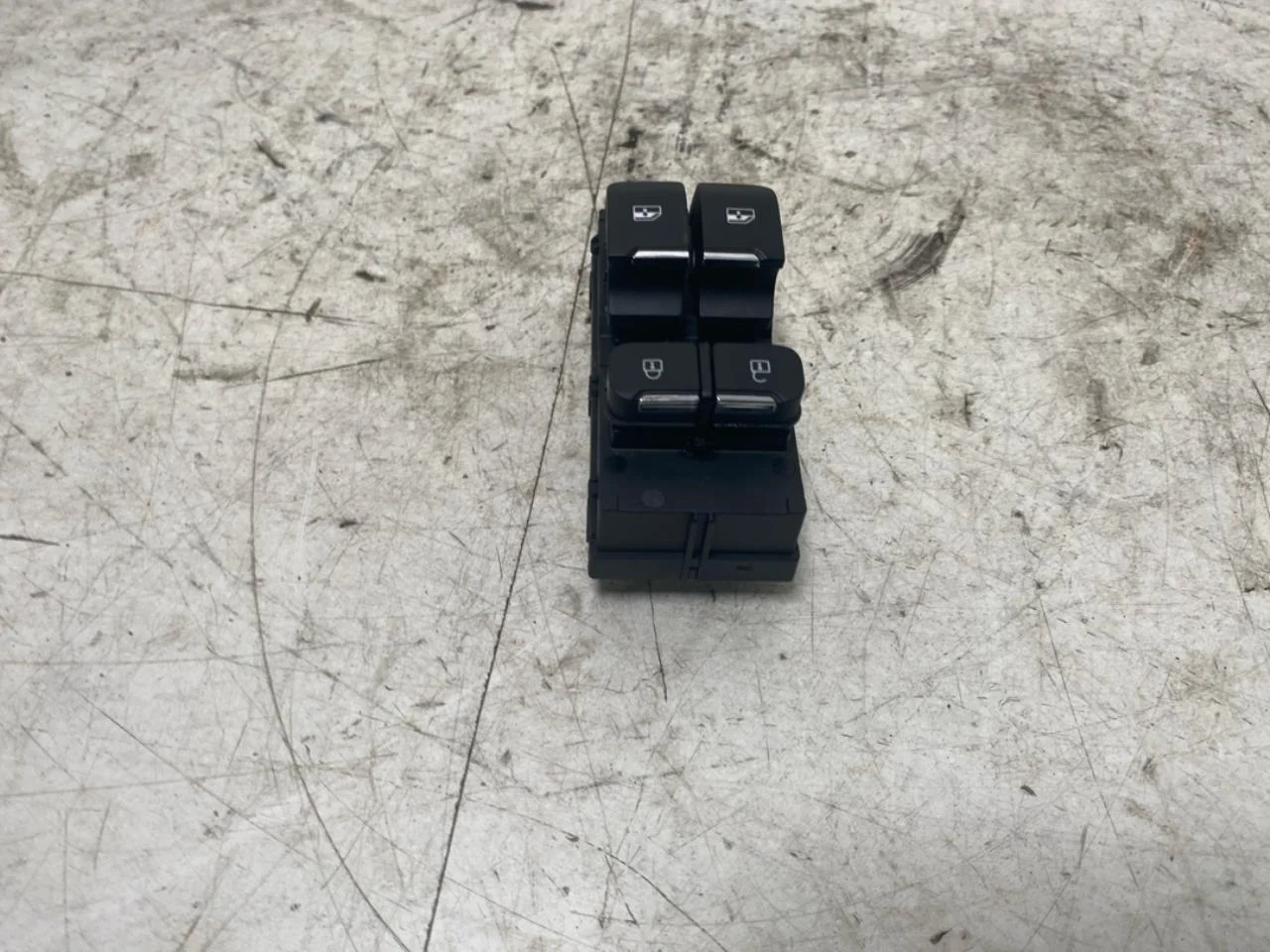 Maxus E-DELIVER9 2022- Window regulator switch view 3