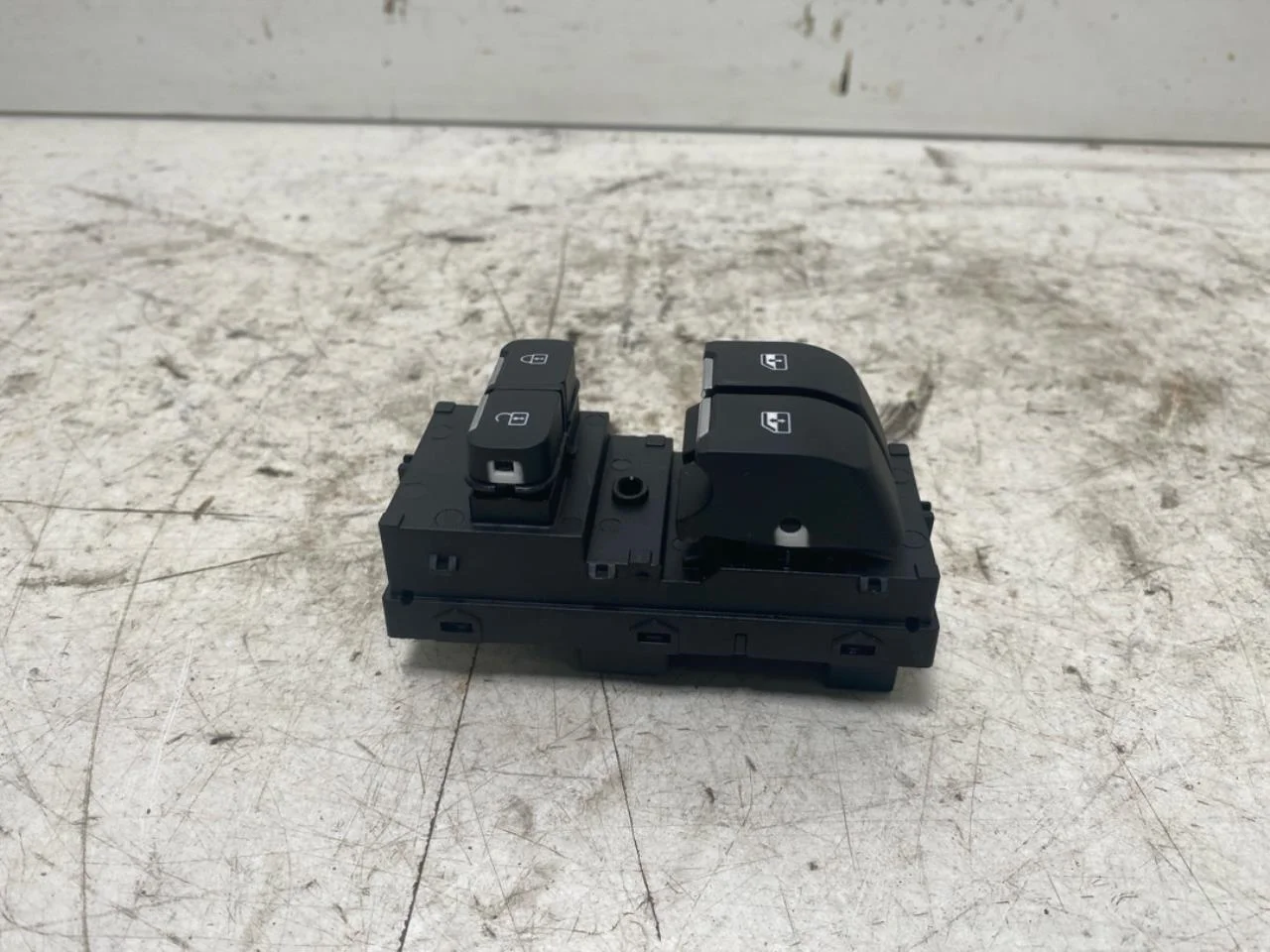 Maxus E-DELIVER9 2022- Window regulator switch view 4