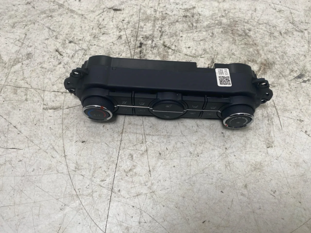 Maxus E-DELIVER9 2022- Heater control unit view 2