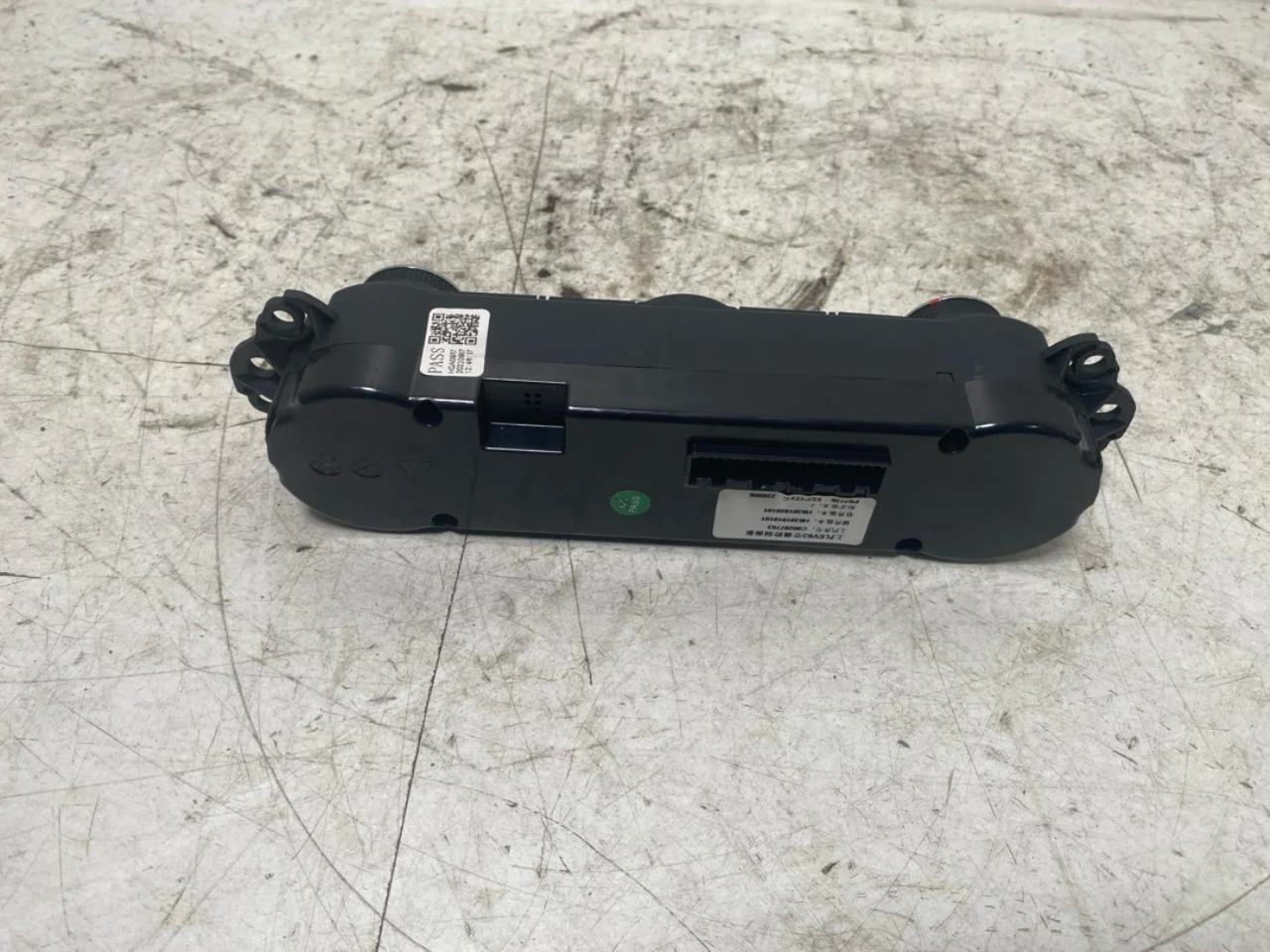 Maxus E-DELIVER9 2022- Heater control unit view 3