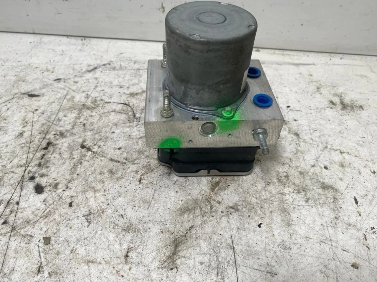 Maxus E-DELIVER9 2022- ABS hydraulic unit view 4