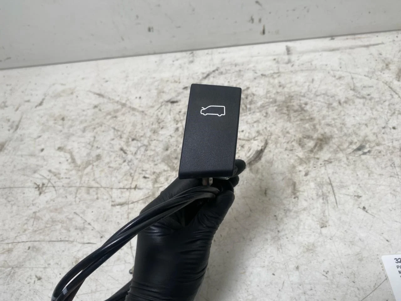 Maxus E-DELIVER9 2022- Hood latch view 2