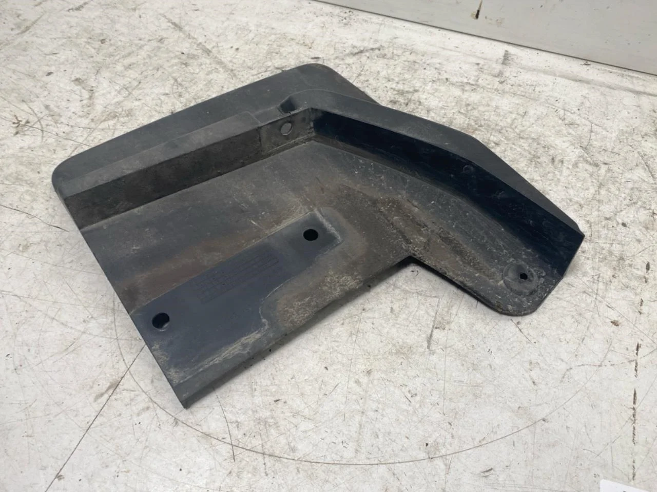 Maxus E-DELIVER9 2022- Mud flap view 2