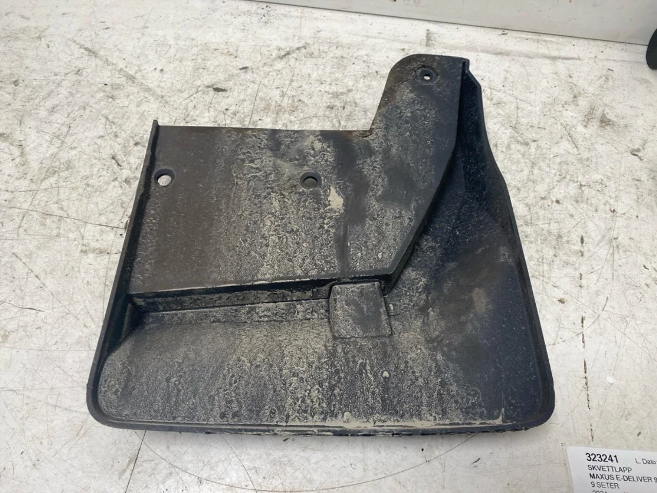 Maxus E-DELIVER9 2022- Mud flap view 3
