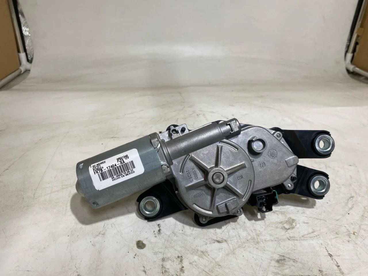 Ford MUSTANG MACH-E 2021- Ablaktörlő motor, csomagtérajtó nézet 2