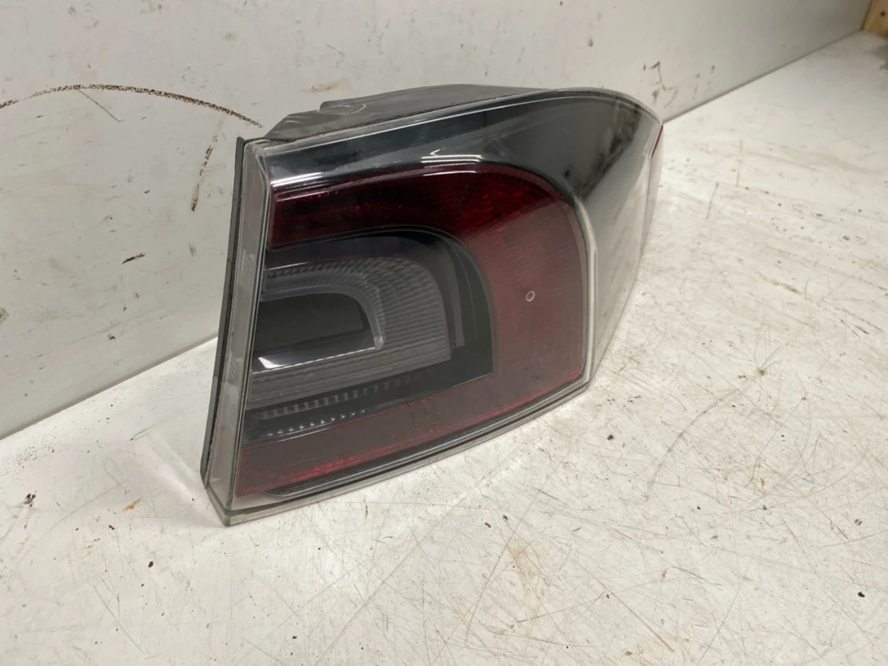 Tesla MODEL S 2013- Hátsó lámpa, jobb nézet 3