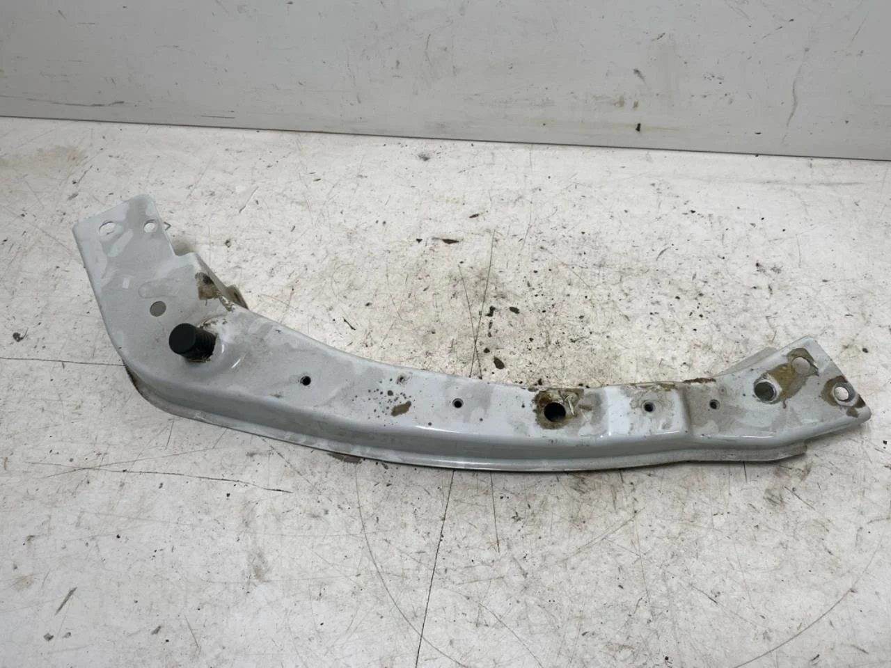 Maxus E-DELIVER9 2022- Upper front panel