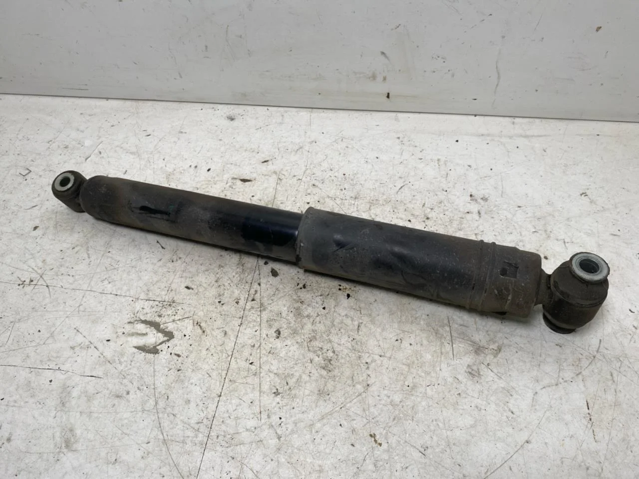 Maxus E-DELIVER9 2022- Shock absorber, rear