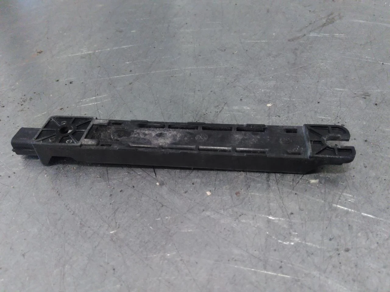 Hyundai IONIQ 5 NE 2022- Antenna amplifier view 2