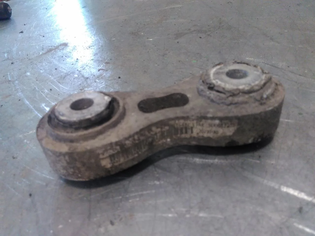 Tesla MODEL S 2013- Control arm, rear right view 2