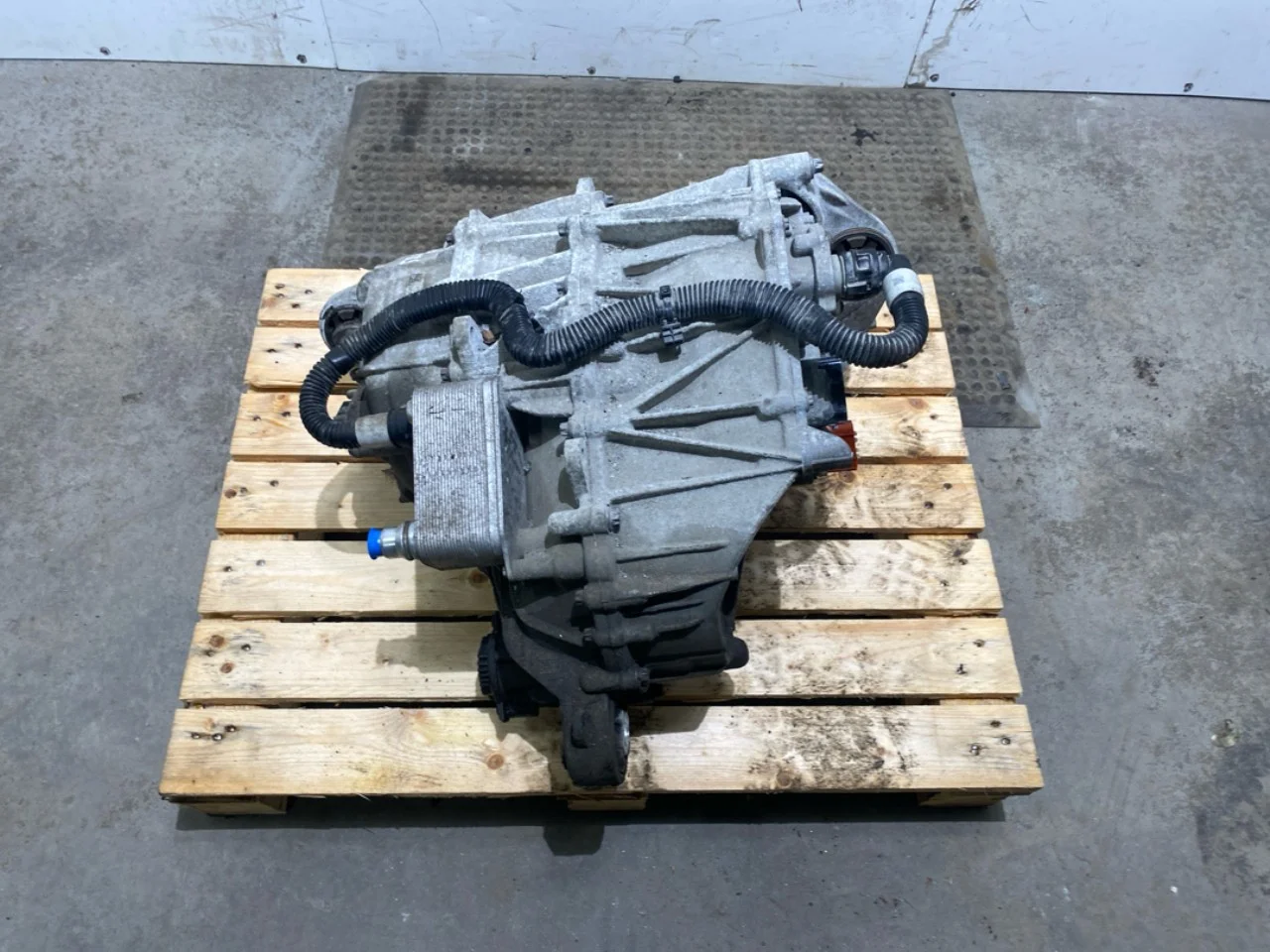 Tesla MODEL 3 2017--> Elektromos motor, első