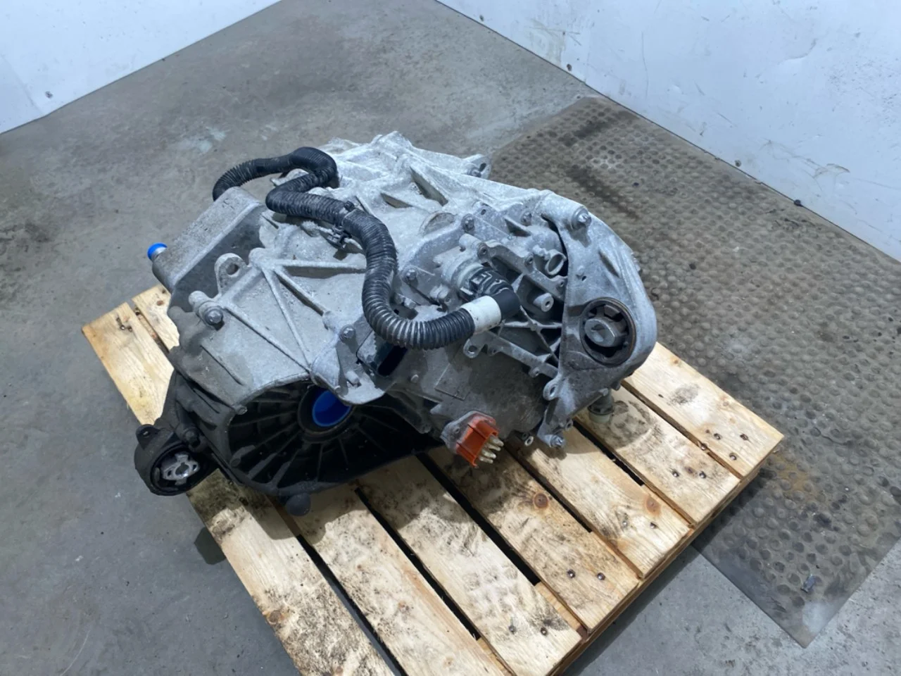 Tesla MODEL 3 2017--> Elektromos motor, első nézet 3