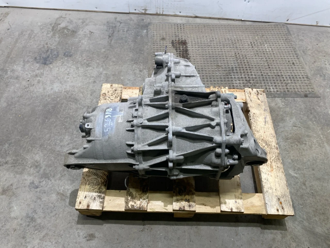 Tesla MODEL 3 2017--> Rear electric motor