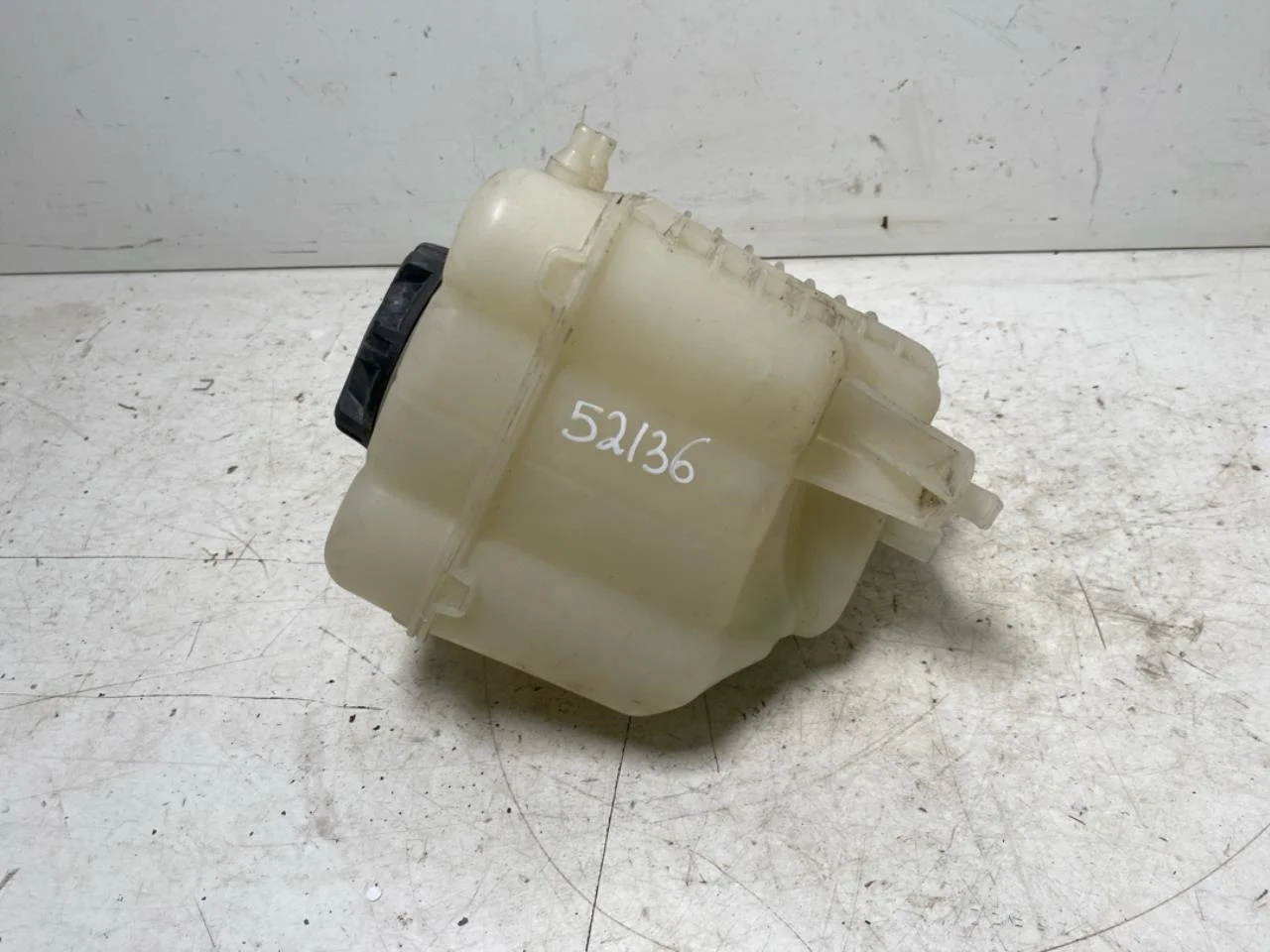 BMW IX 2022- Expansion tank