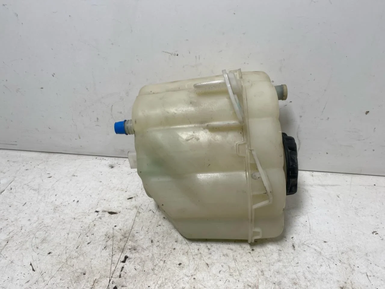 BMW IX 2022- Expansion tank view 3
