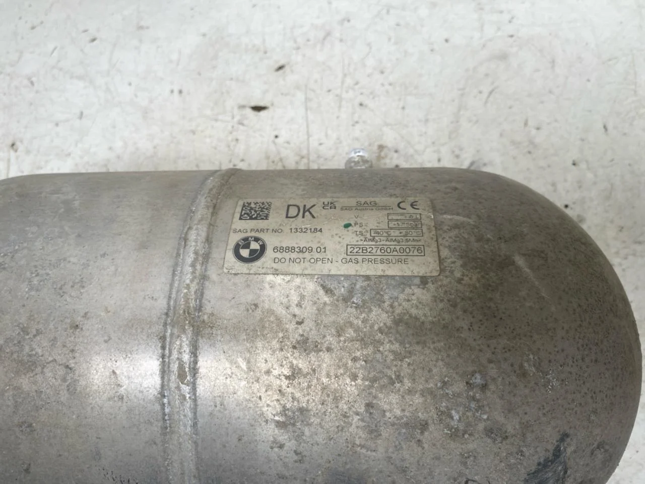 BMW IX 2022- Rezervor de presiune pentru suspensie pneumatică vedere 2