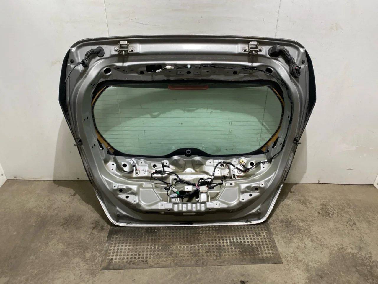 Nissan LEAF 2017-24 Tailgate, estate view 3