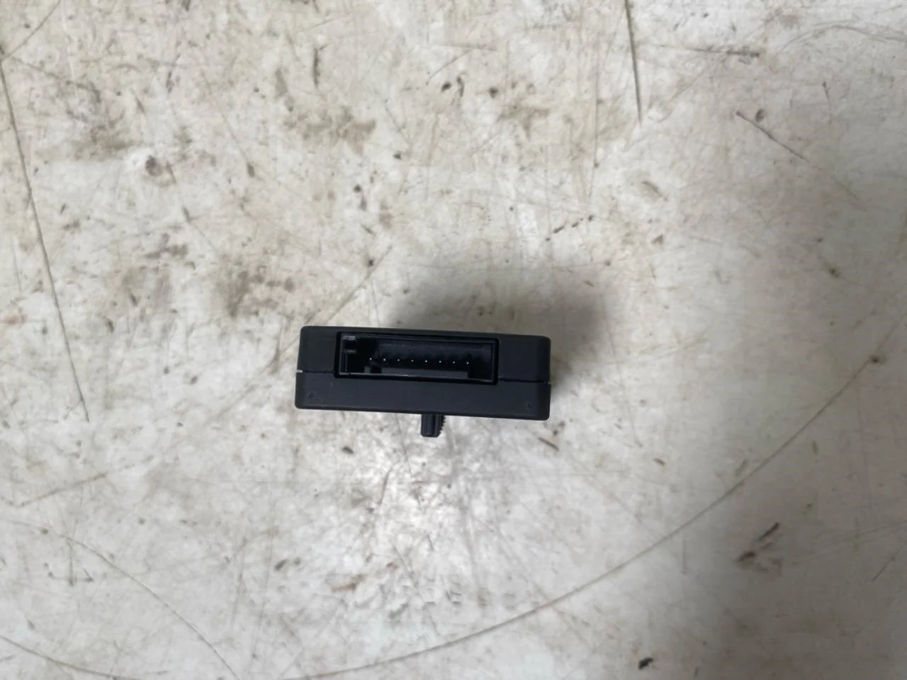BMW IX 2022- Antenna amplifier view 3