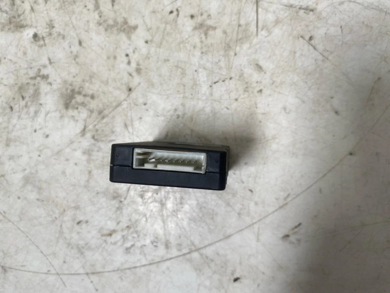 BMW IX 2022- Antenna amplifier view 4